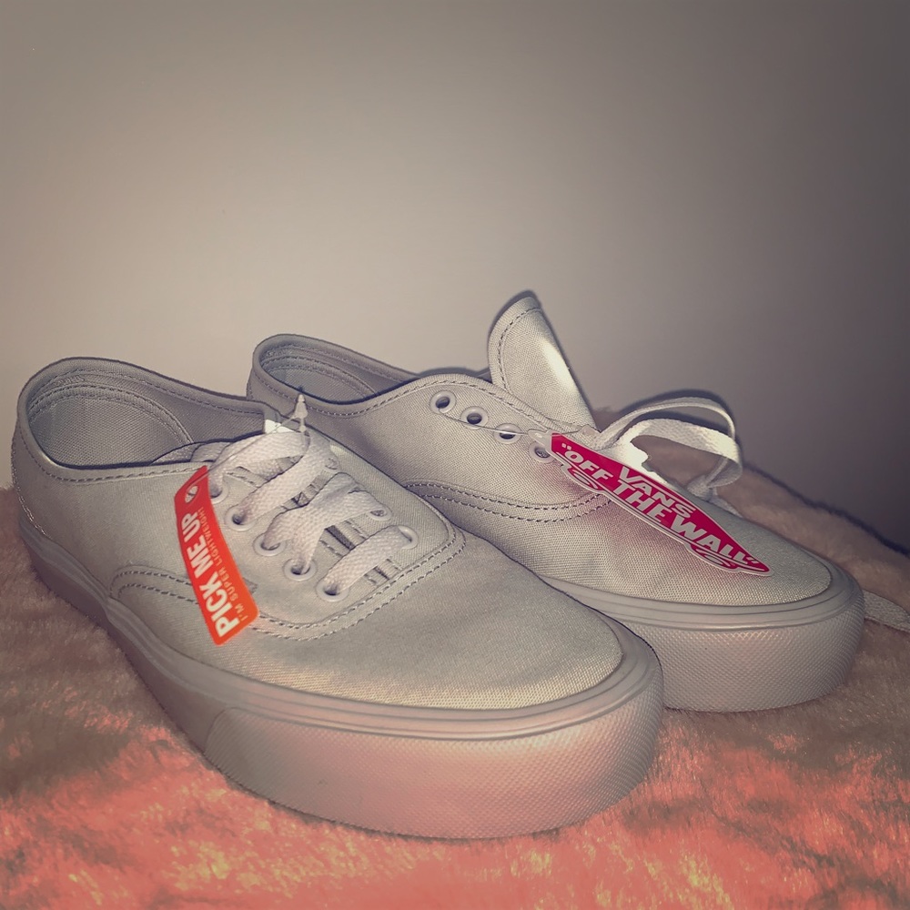 Vans lightweight light gray sneakers NWT size 9.5